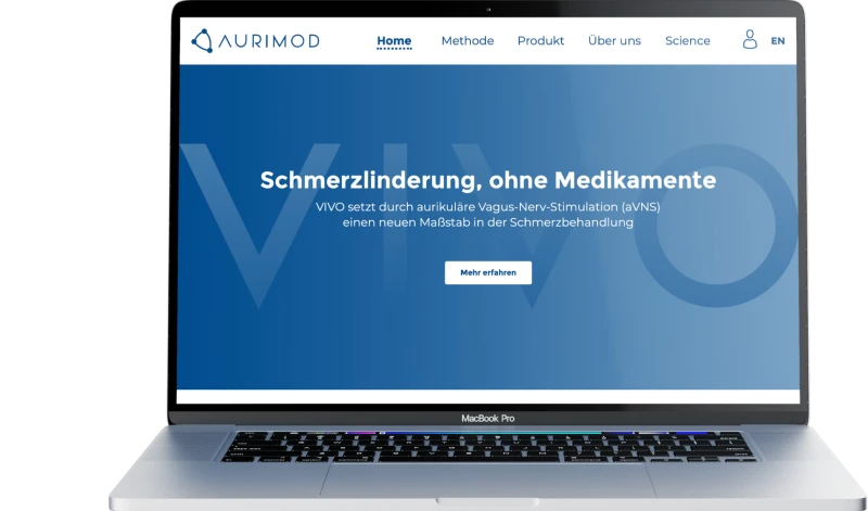 Laptop mit Ansicht der Website von Aurimod, die eine innovative Methode zur medikamentenfreien Schmerzlinderung mittels aurikulaerer Vagus-Nerv-Stimulation (aVNS) praesentiert