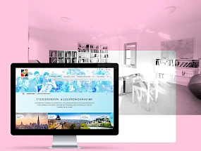 OEJAB Studierenden- und Jugendwohnheime: Website auf einem Computerbildschirm mit Angeboten für Wohnheime in Oesterreich. Im Hintergrund ein modern eingerichteter Aufenthaltsraum