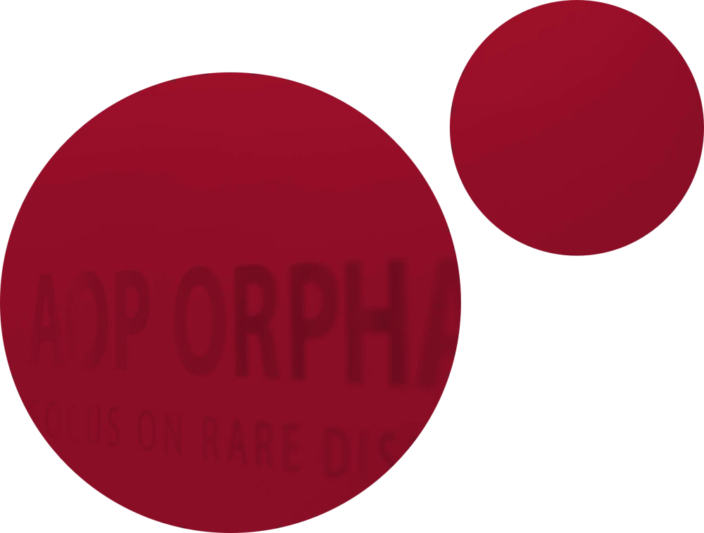 Zwei ueberlappende rote Kreise, die einen Teil eines Schriftzugs verdecken, der AOP ORPHAN zeigt.