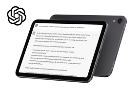 Tablet mit ChatGPT Antwort zu ProcessWire und WordPress