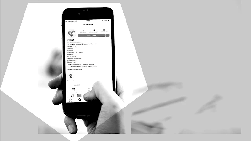 Smartphone mit geoeffneter Instagram-Seite von Verdino