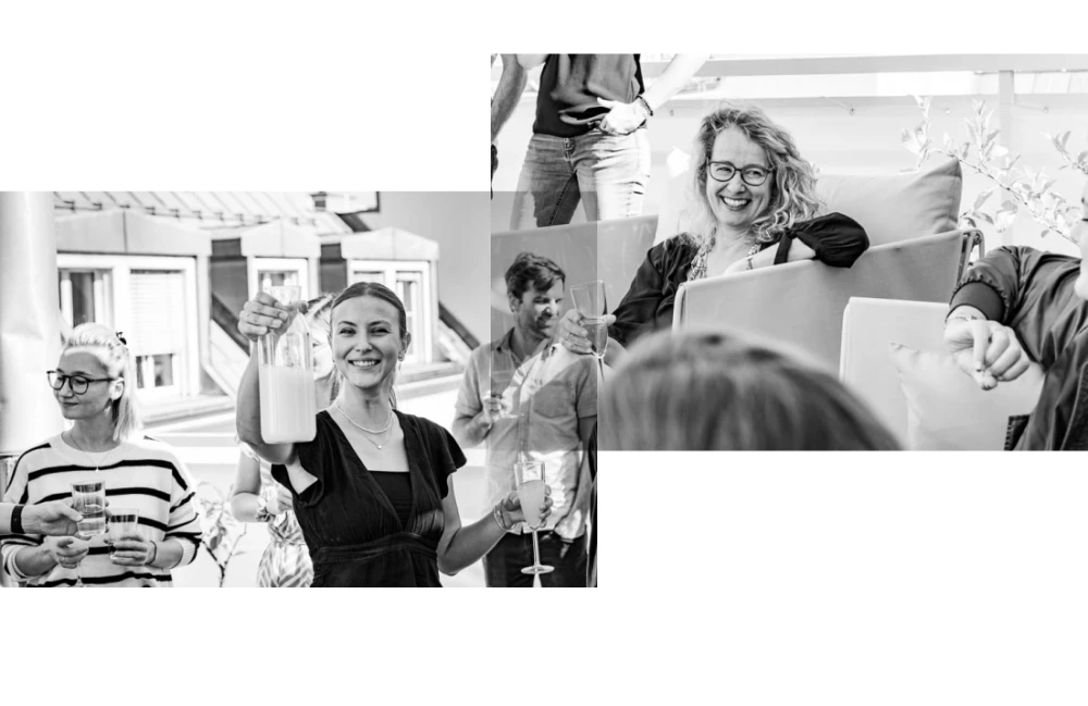 Glueckliches Team beim gemeinsamen Anstoßen mit Getraenken