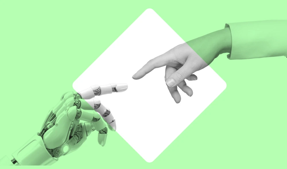Roboterhand und menschliche Hand greifen zueinander